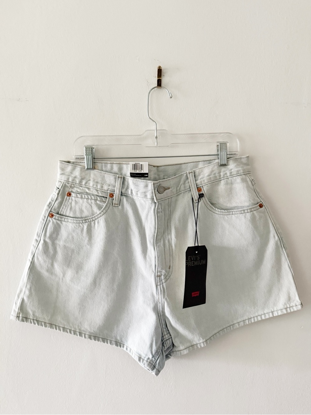 NEW Levi's High Rise Wide Leg Jean Denim Shorts Light Wash Size 32